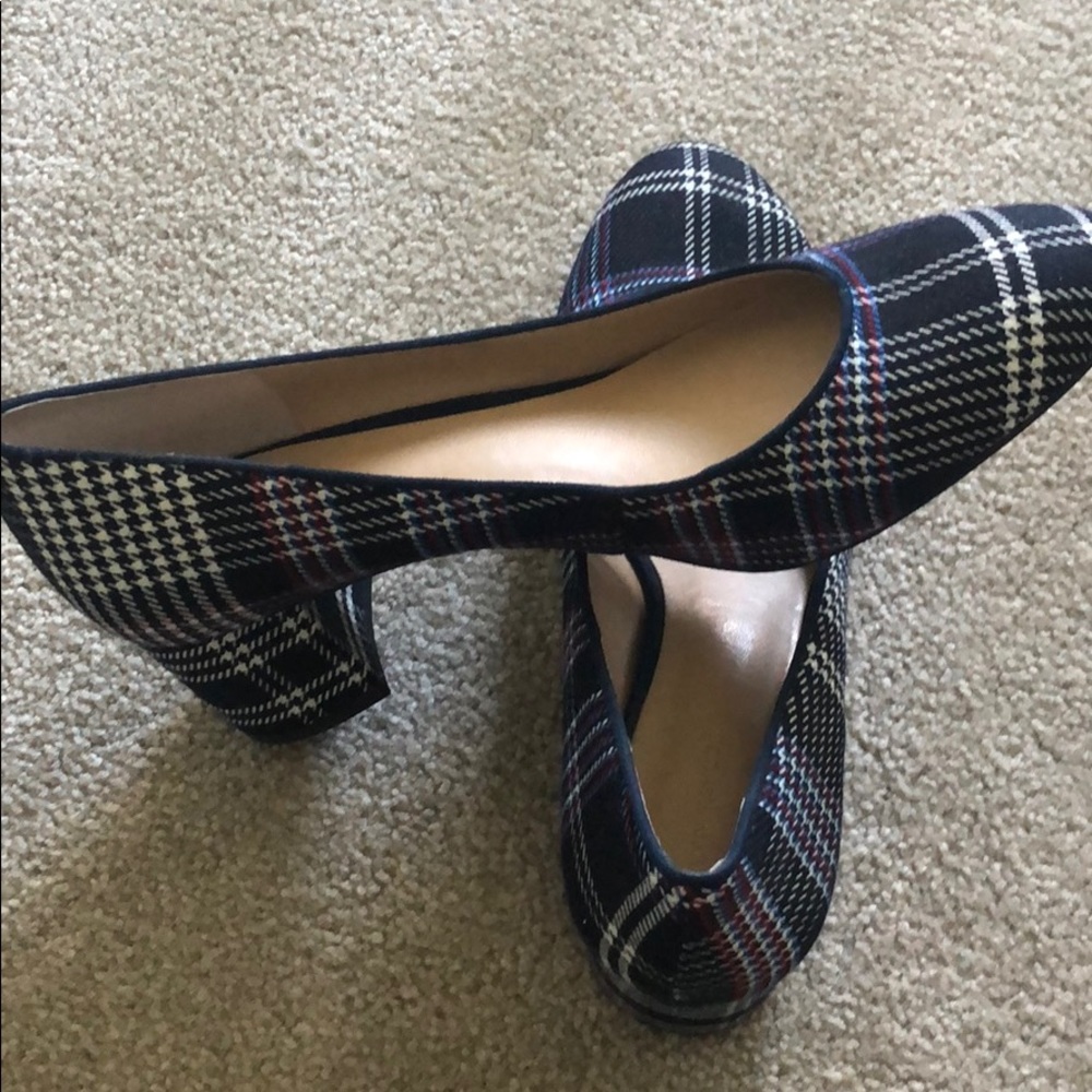 Beautiful navy check pumps